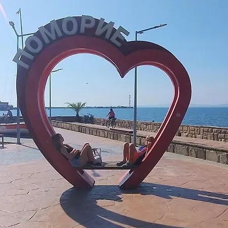 Specious Near Beautiful דירה *