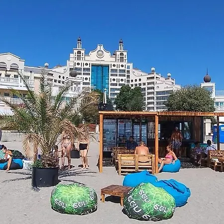 Specious Near Beautiful شقة *